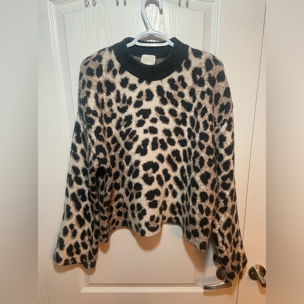 Women’s H&M Leopard Print Sweater Oversized